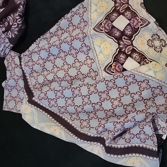 Like new off the shoulder top - Picture 2 of 5